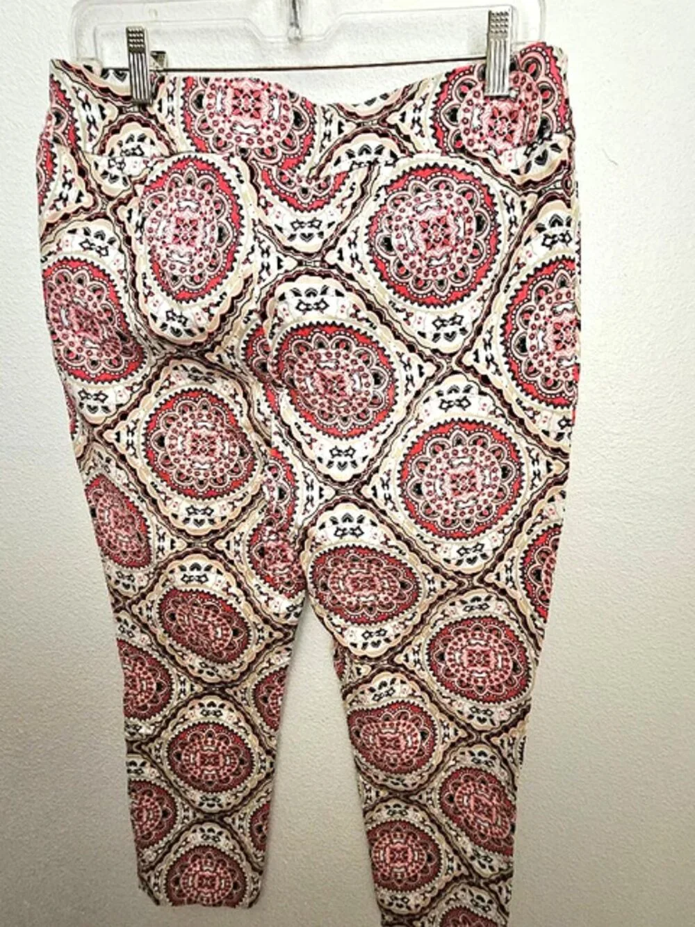 Chico's So Slimming Brigitte Medallion Print pants size 1.5